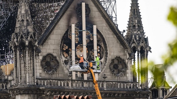 Thủ tướng và Thượng viện Pháp bất đồng quan điểm về Nhà thờ Đức Bà